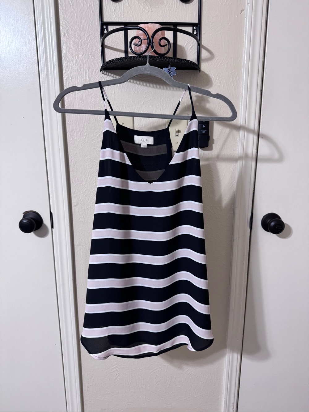 LOFT Outlet Striped V-Neck Silky Tank Top Blouse Black Tan White Size M Medium